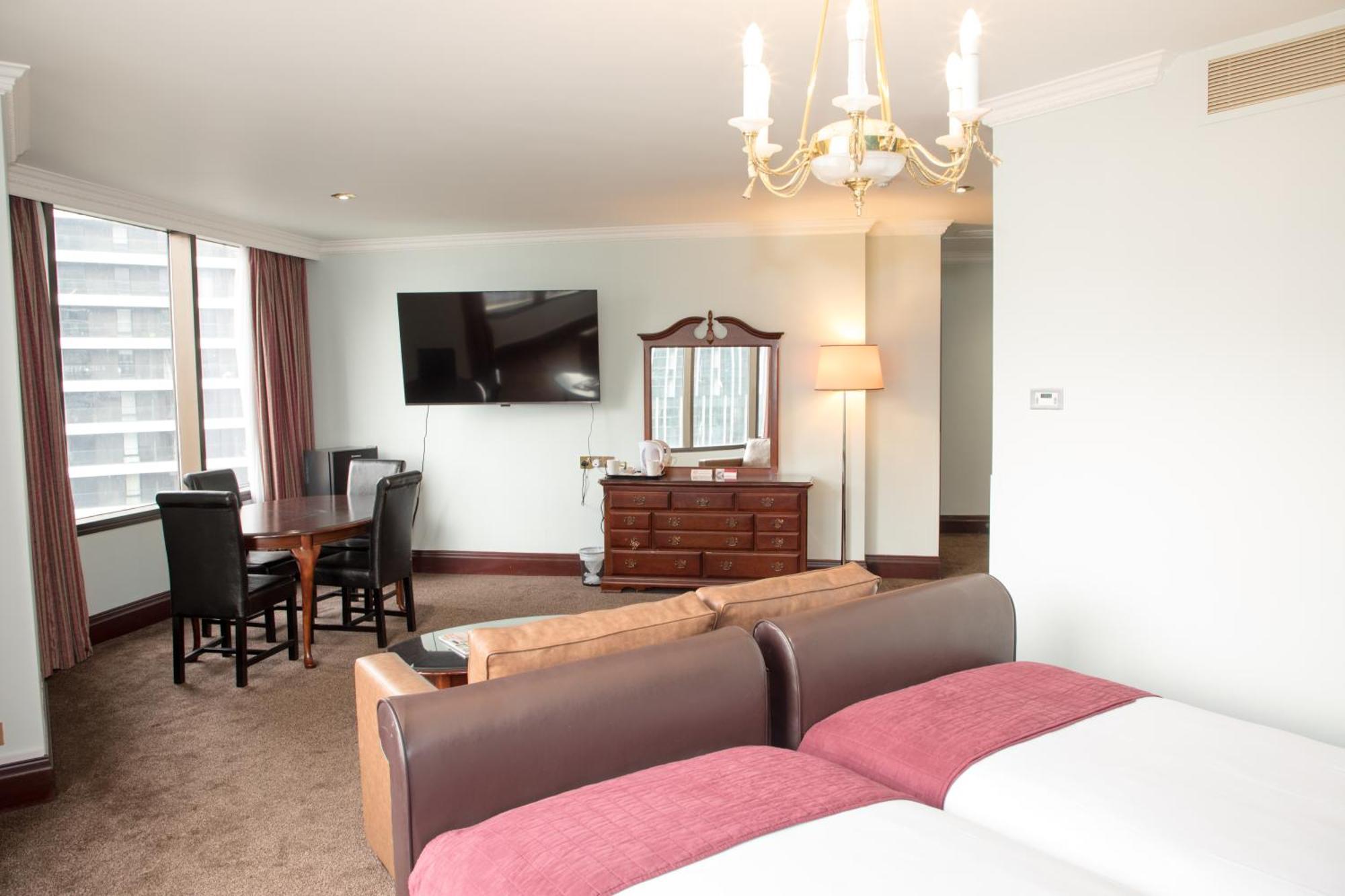 Britannia International Hotel Canary Wharf Londen Buitenkant foto A room at the hotel