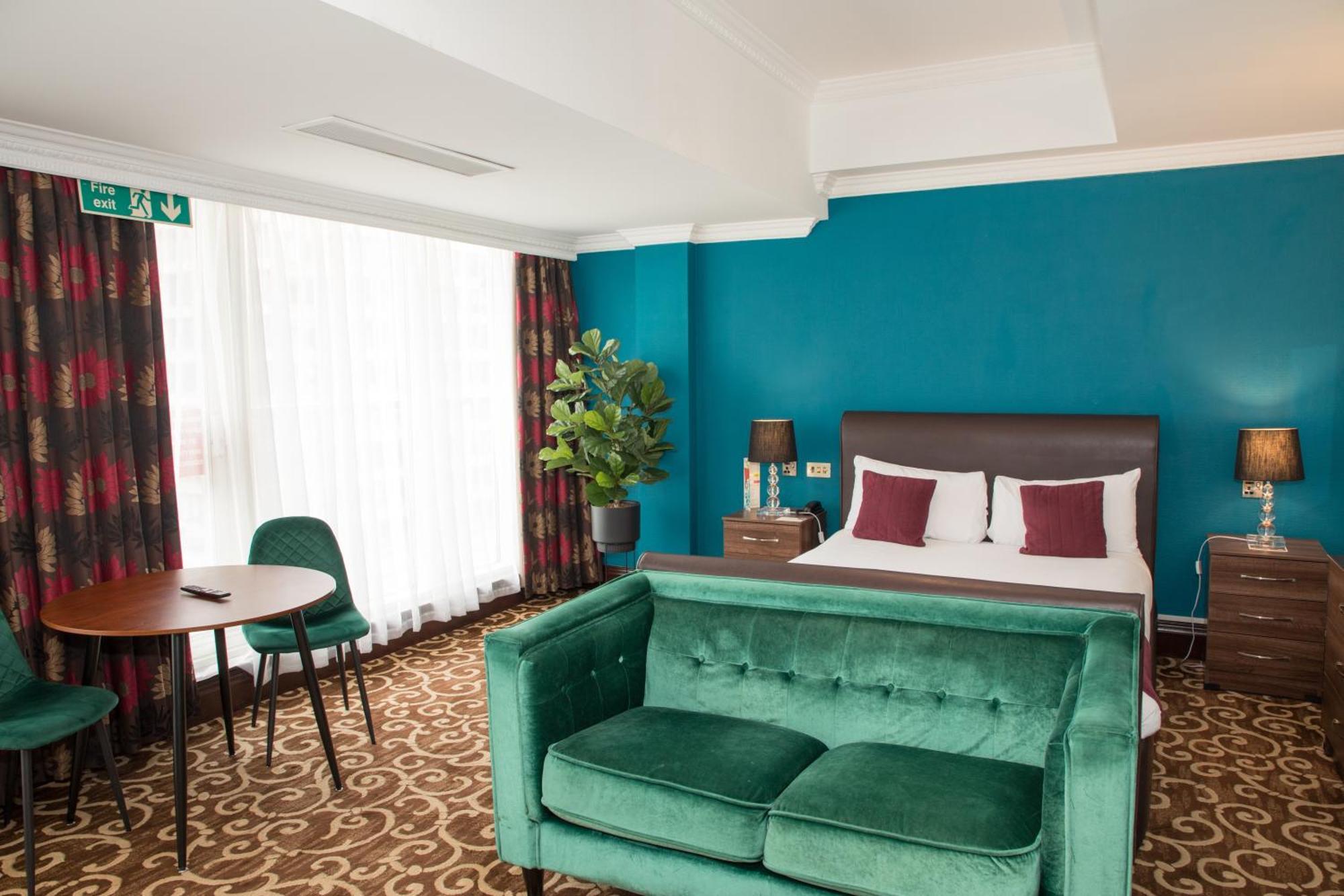 Britannia International Hotel Canary Wharf Londen Buitenkant foto A room at the hotel