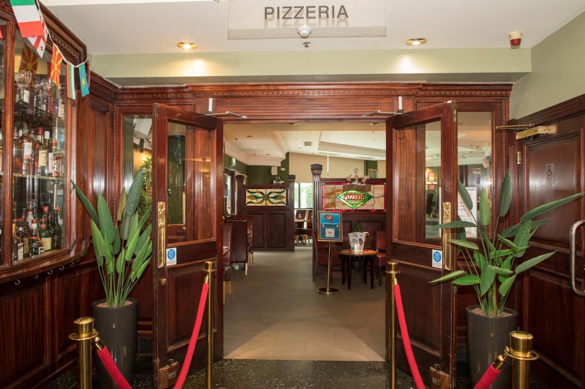 Britannia International Hotel Canary Wharf Londen Buitenkant foto Pizzeria